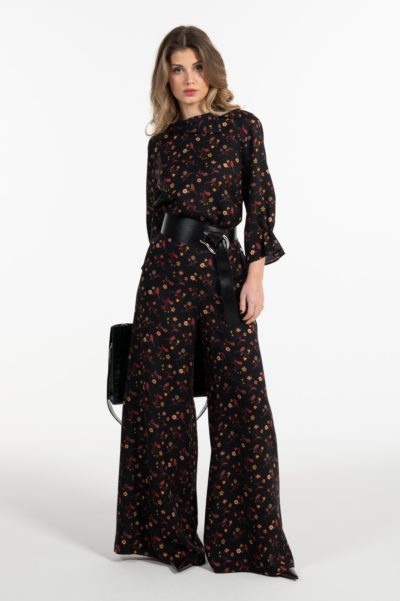 TÚNICA FLUIDA ESTAMPADA COM GOLA