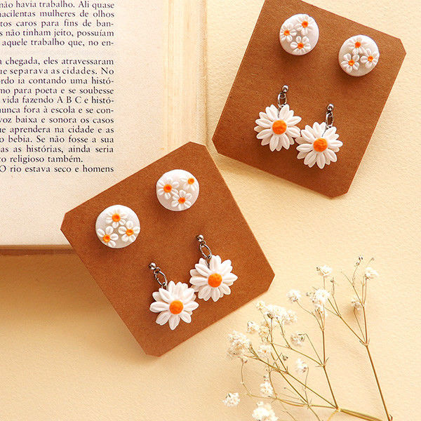 Brincos pequenos pack de dois da coleção Daisies Rain