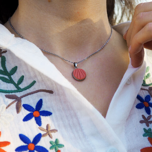 colar feminino rosa
