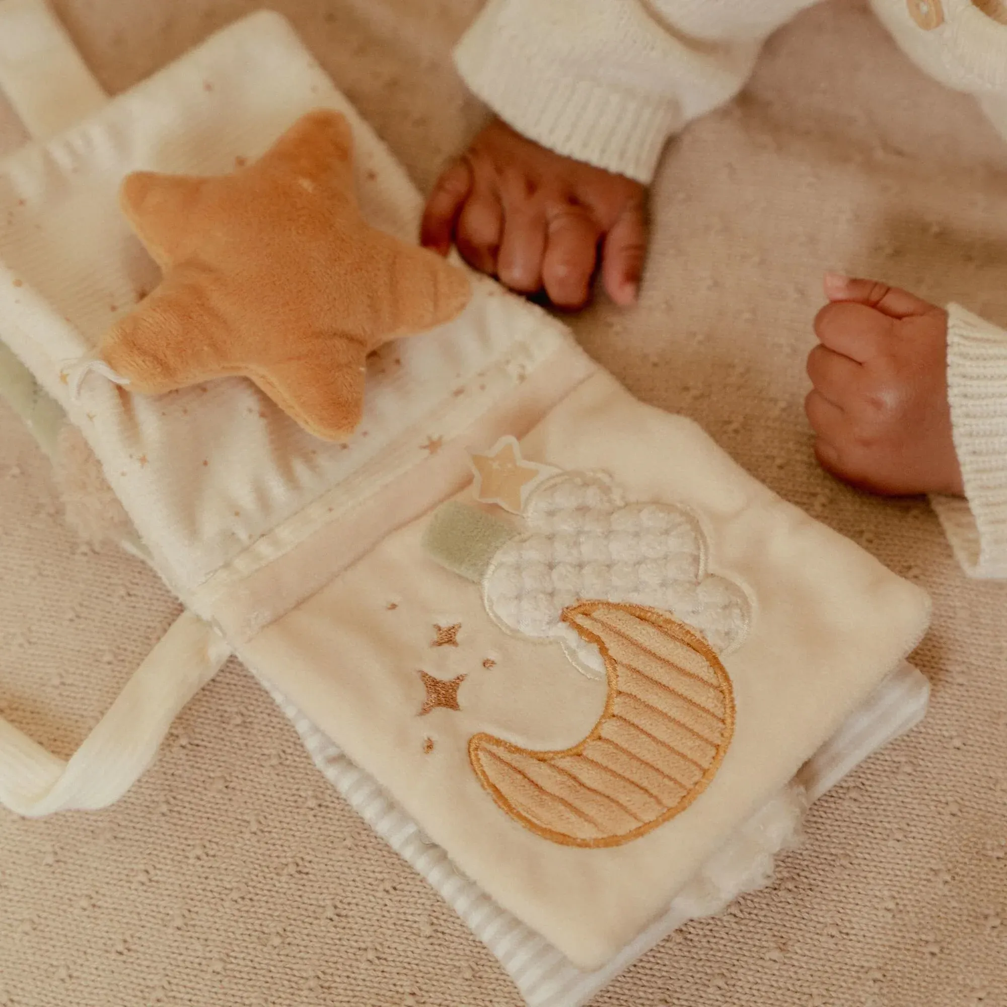 Livro Fofinho de Atividades Pequeno - Newborn Naturals 