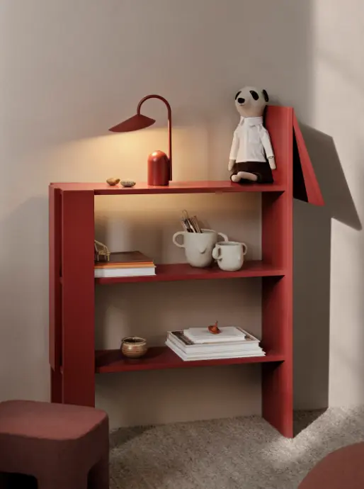 Estante Horse, Poppy Red