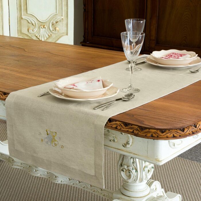 Christmas runners Linen with linen basket