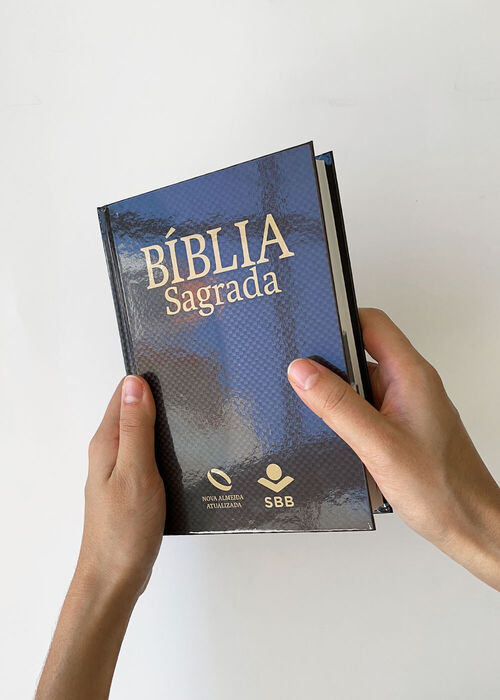 Biblia Sagrada (NAA) Capa Dura Preta Carbono