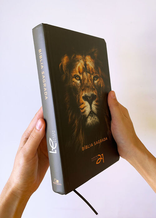 Biblia Sagrada Almeida Século 21 Capa Dura Leão c/ Refs. Cruzadas