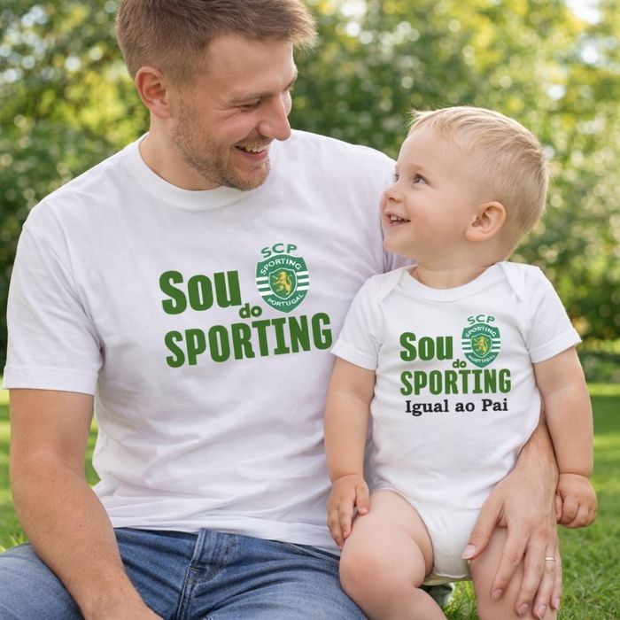onjunto de t-shirt de homem e body de bebé branco com emblema do Sporting e frase Sou do Sporting Igual ao Pai em verde portugal