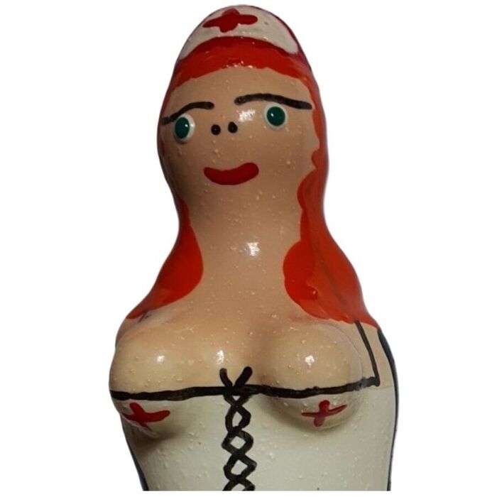 CONDOMERIE - PRESERVATIVOS NOVIDADES PINTADOS À MÃO ENFERMEIRA RUIVA