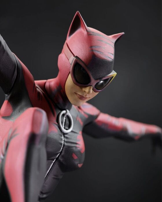 DC Designer Series Statue 1/6 Catwoman by Jock (Limited Edition)