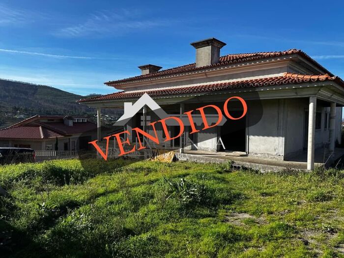 Moradia T3 em Construcao | Sobreira, Paredes