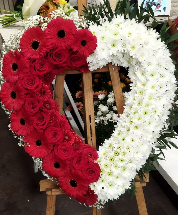 Coroa de flores em formato de coração
