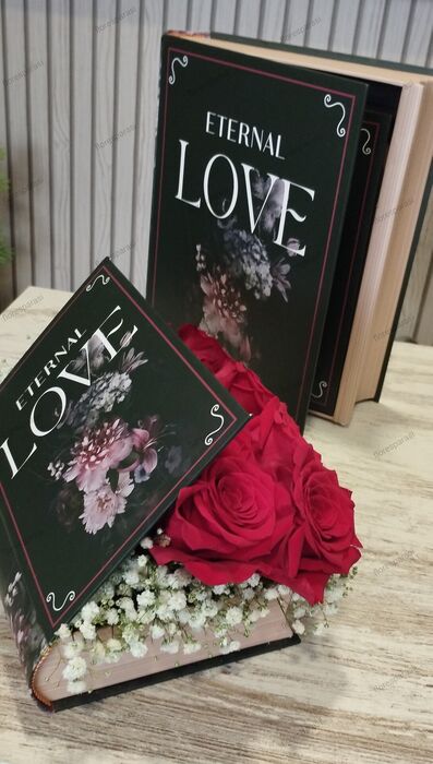 Livro com rosas
