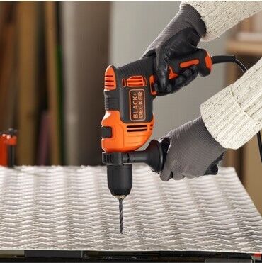 BLACK+DECKER BERBEQUIM PERCUTOR 710W + 32 ACESSORIES