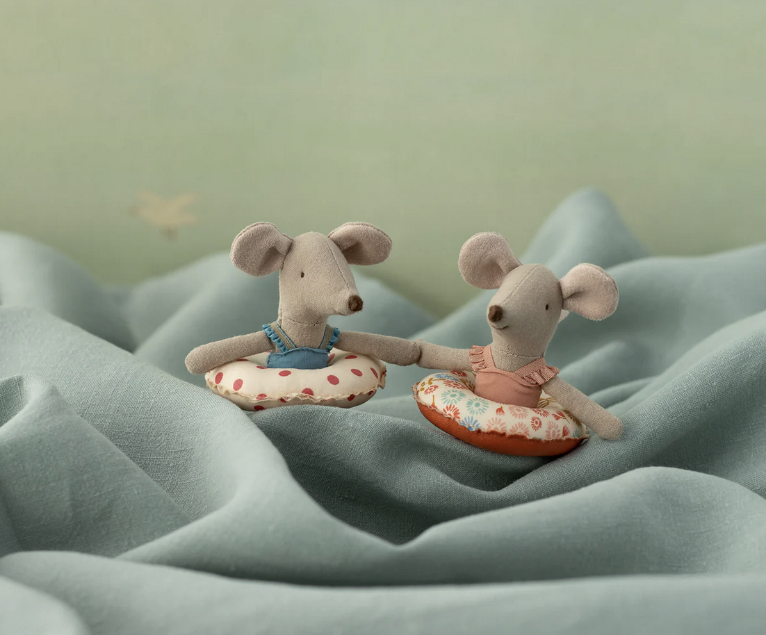  Rato Irmã mais Nova com Boia - Maileg 