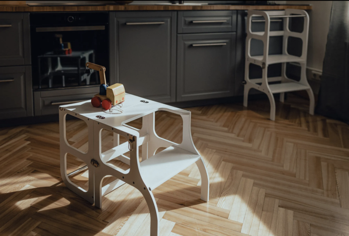 Torre de Aprendizagem/Mesa STEP'n'SIT Branco Ferragens Prateadas - Ette Tete