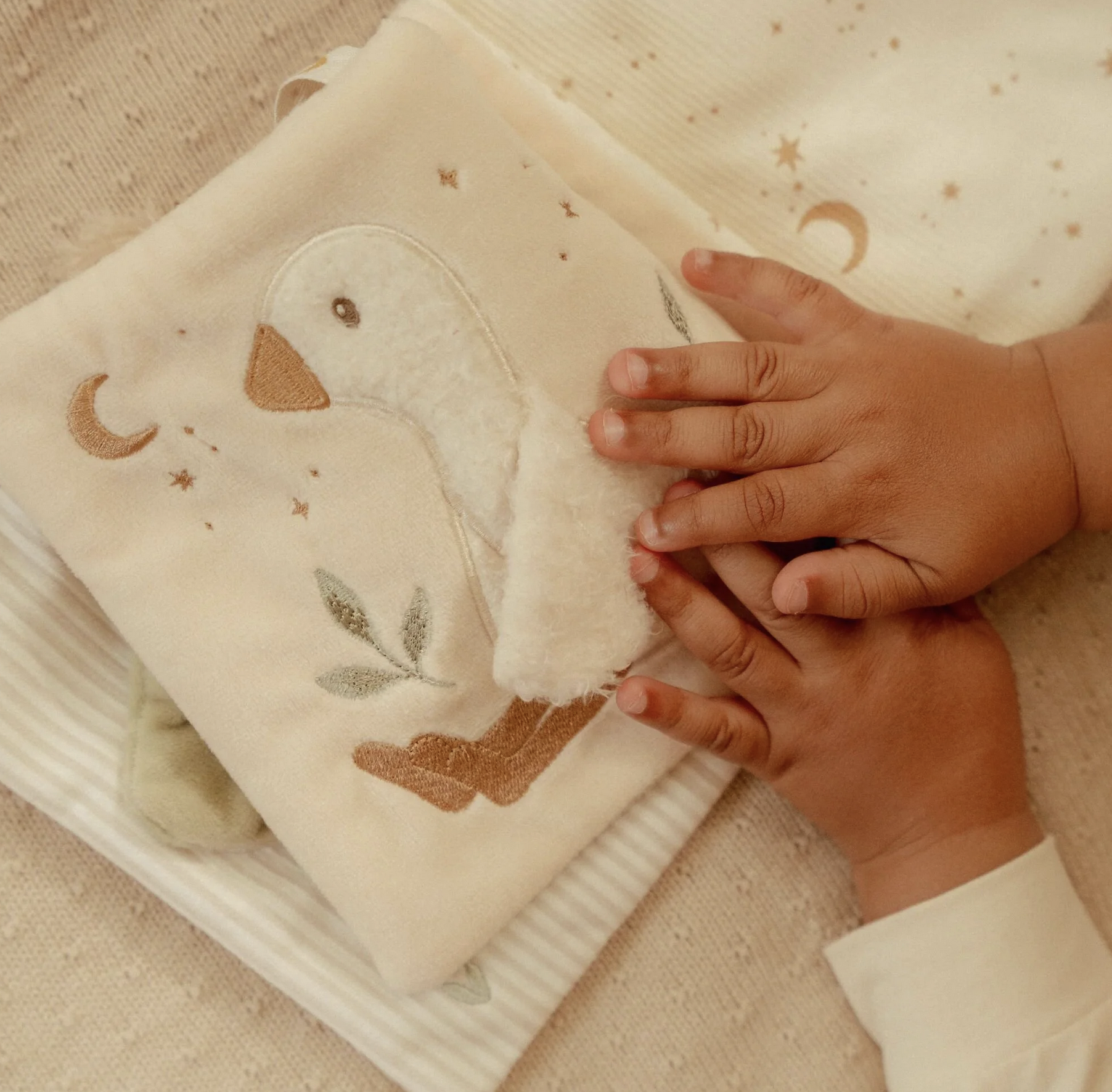 Livro de Actividades Beige Newborn Naturals - Little Dutch