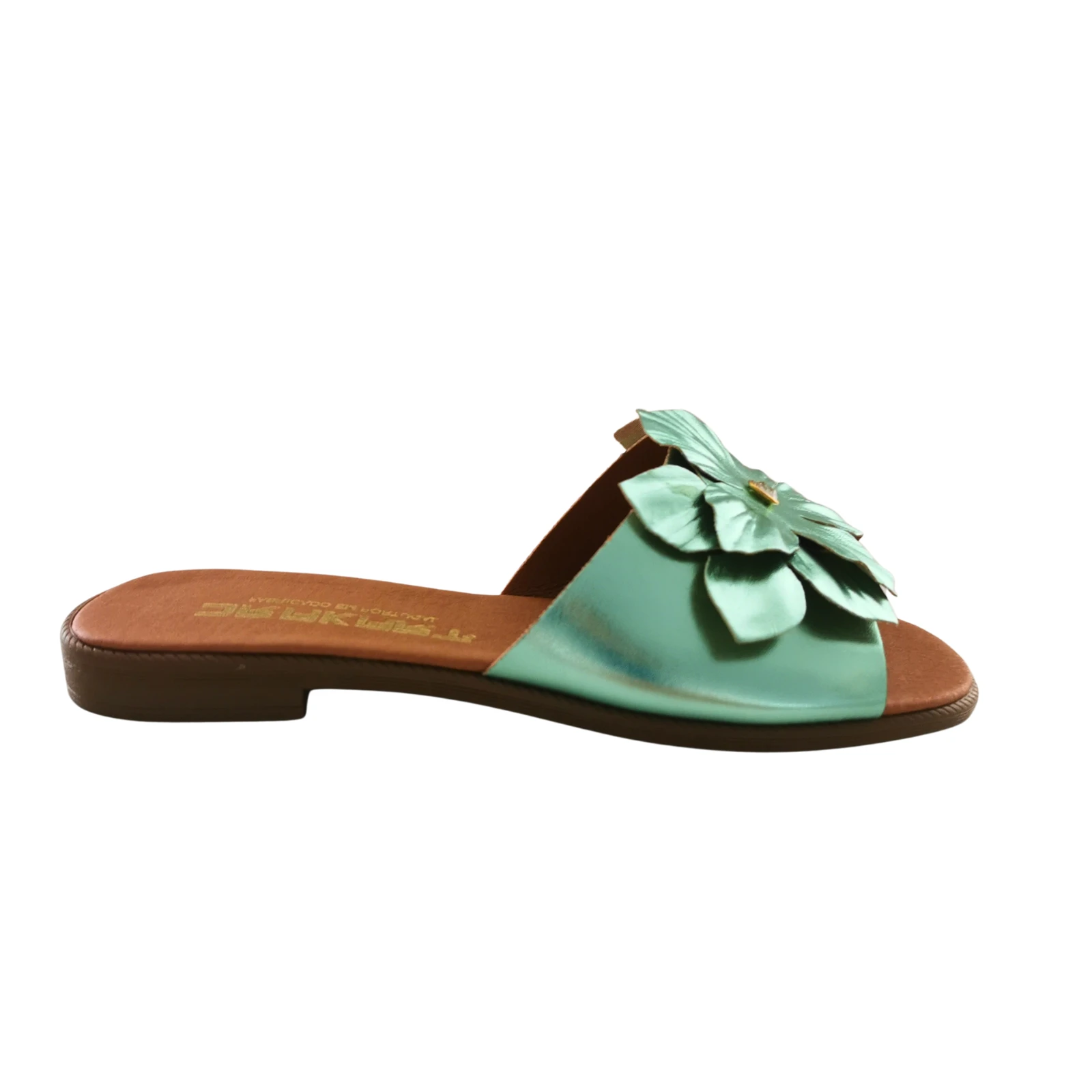 Chinelo Flores