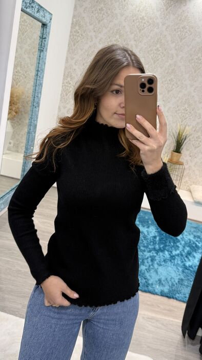 CAMISOLA PÊLO POR DENTRO COM DETALHE GOLA - PRETO