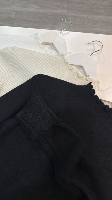CAMISOLA PÊLO POR DENTRO COM DETALHE GOLA - BRANCO