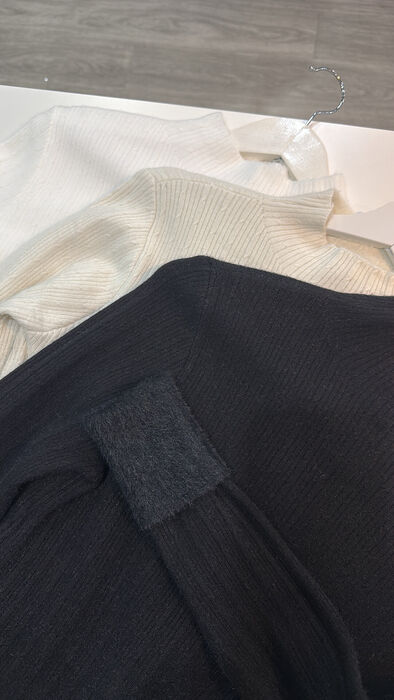 CAMISOLA PÊLO POR DENTRO - PRETA