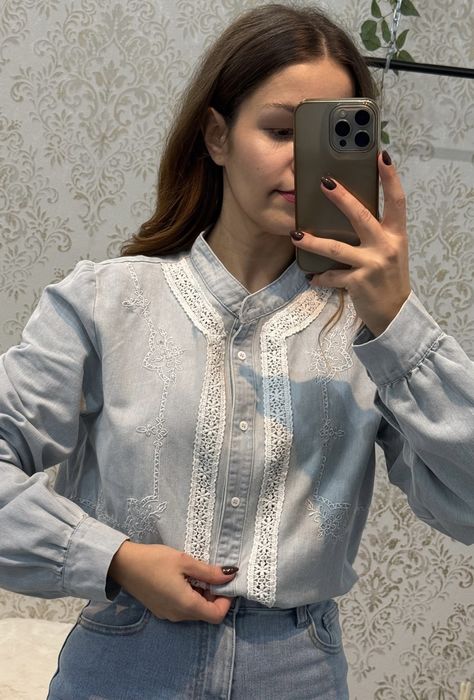 CAMISA JEANS COM BORDADO