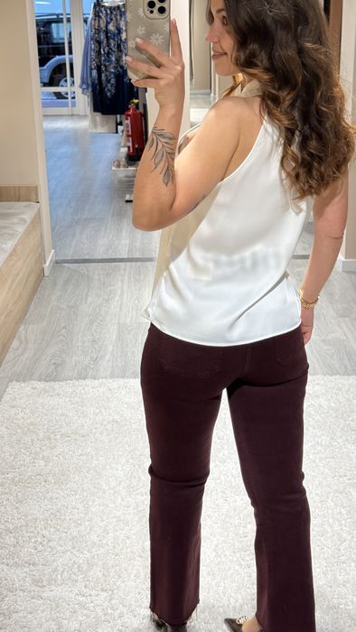 TOP COM DETALHE DOURADO - BRANCO