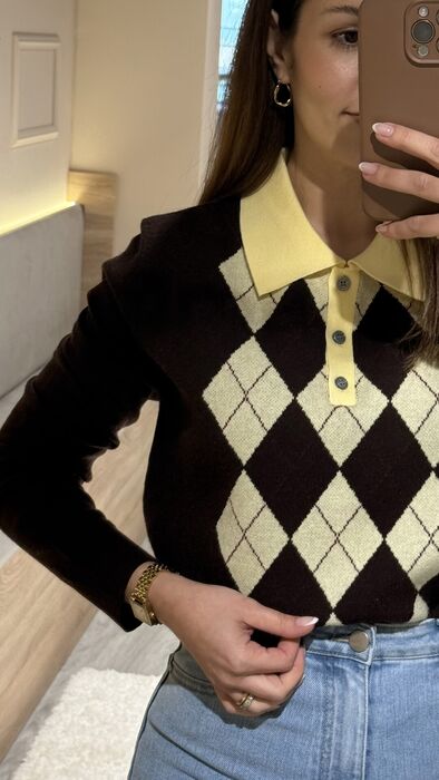 POLO TRICOT ARGYLE - CASTANHO & AMARELO