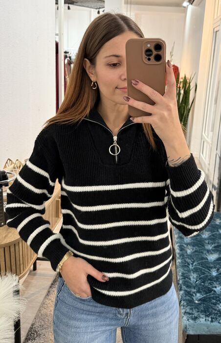 SWEATER TRICOT LISTRADO - PRETA
