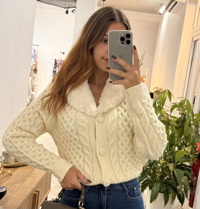 CARDIGAN TRICOT COM GOLA DE PÊLO - OFF WHITE