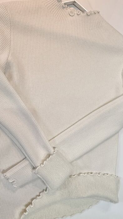 CAMISOLA PÊLO POR DENTRO COM DETALHE GOLA - OFF WHITE