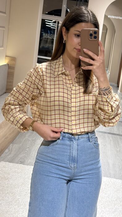 CAMISA AMARELA COM QUADRADOS