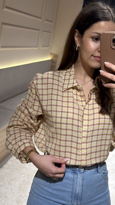 CAMISA AMARELA COM QUADRADOS