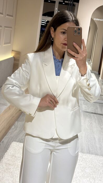 BLAZER ESTRUTURADO COM BOTÃO - BRANCO