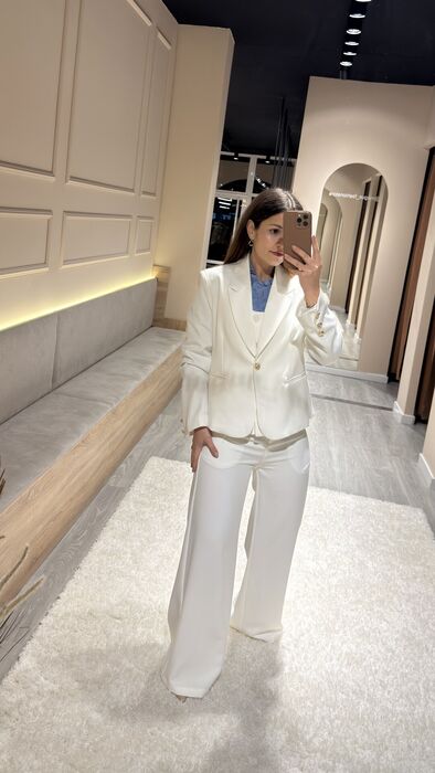 BLAZER ESTRUTURADO COM BOTÃO - BRANCO