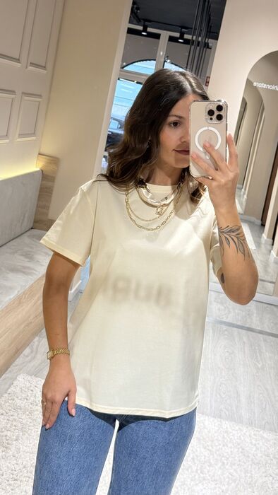 T-SHIRT BÁSICA COM COLAR - AMARELO MANTEIGA