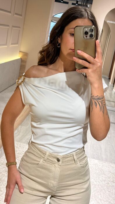 TOP ASSIMÉTRICO COM DETALHE DOURADO - BRANCO