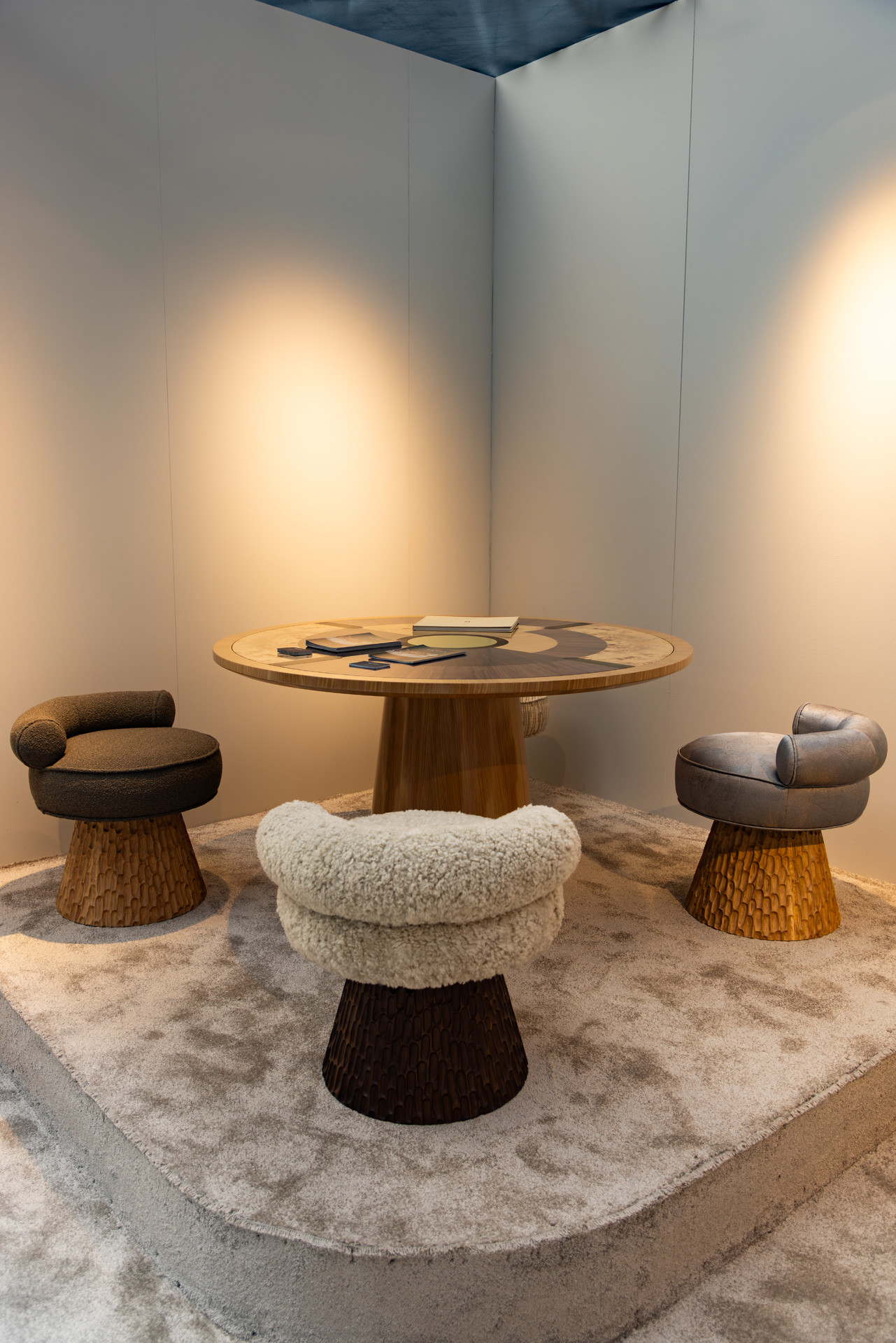 MAMOA-Luxury-Chair-Decorex-2025