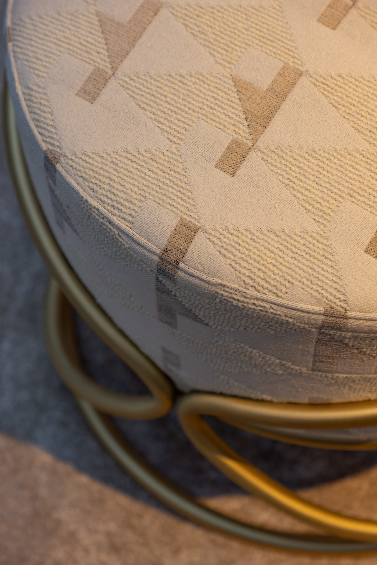 MAMOA-Luxury-Stool-Decorex-2025