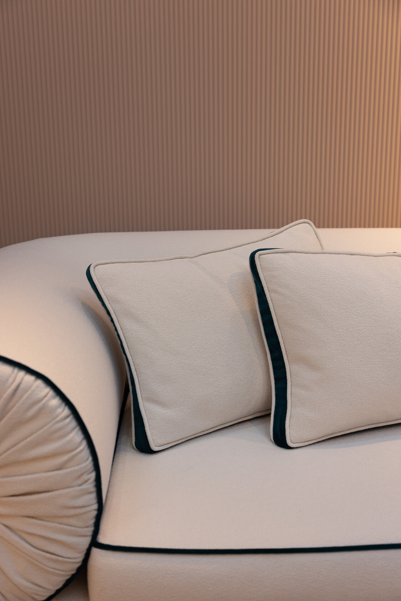 MAMOA-Luxury-Sofa-Decorex-2025