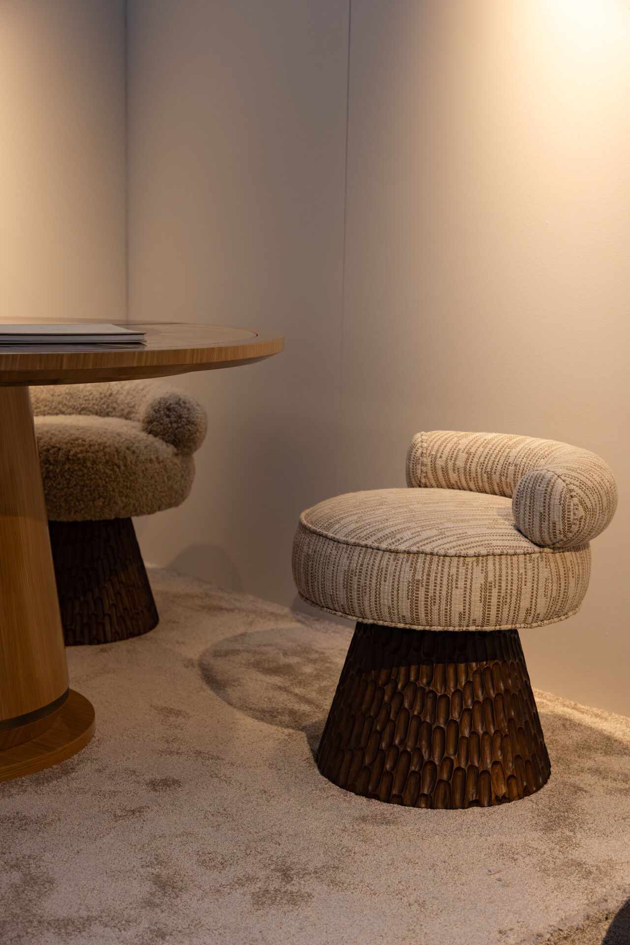 MAMOA-Luxury-Chair-Decorex-2025