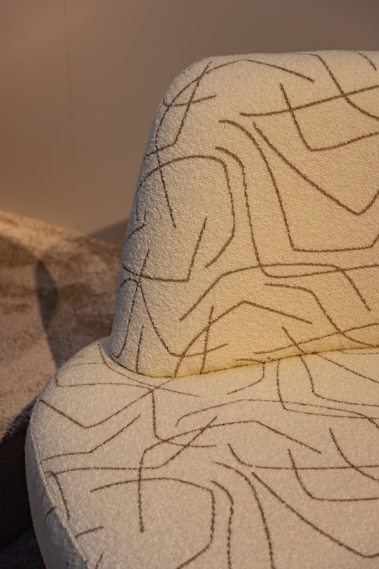 MAMOA-Luxury-Armchair-Decorex-2025