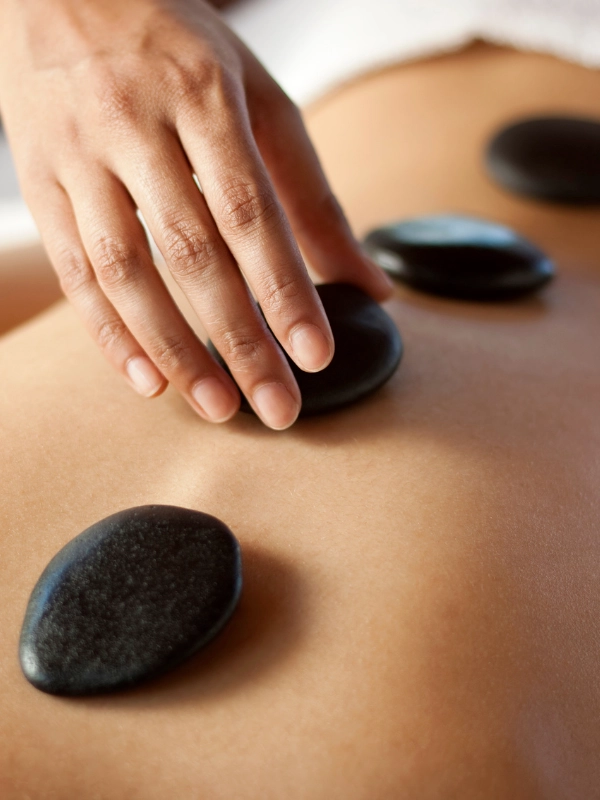 Wellness massage with hot stones at Melo Alvim Wellness
