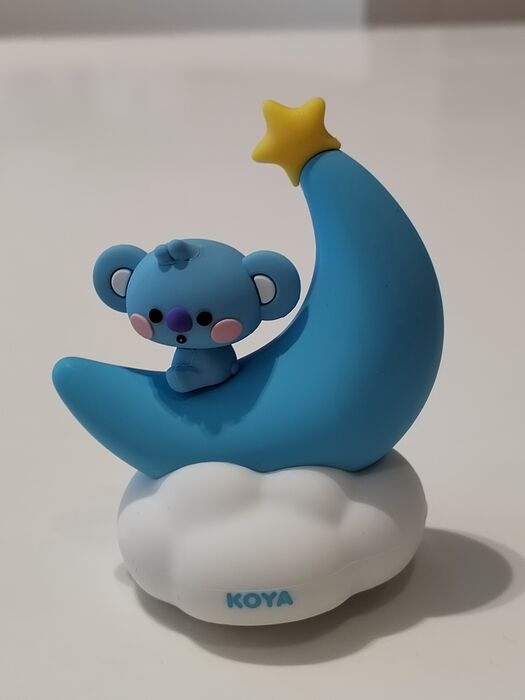 BT21 BABY - Luz Noturna LED em Lua (KOYA)