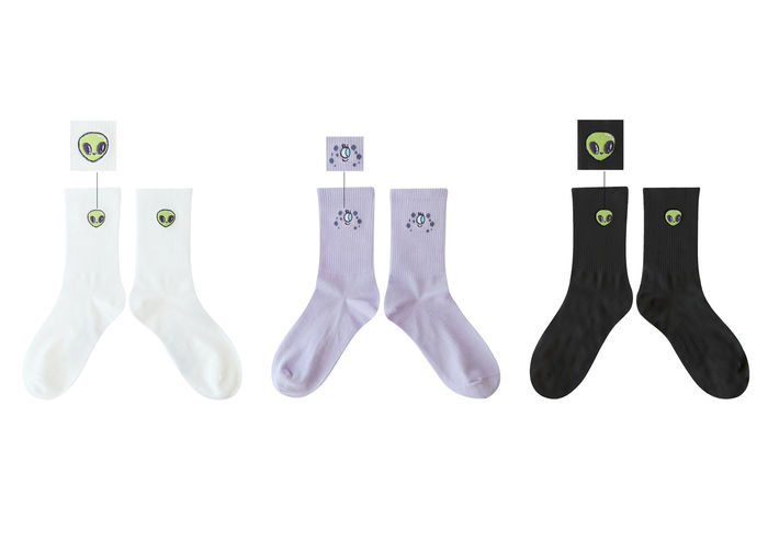Meias Femininas Bordadas VB ALIEN de Cano Médio