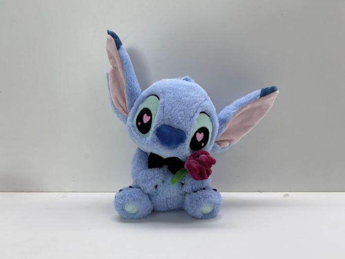 Peluche Sentado de Dia dos Namorados da Disney Stitch de 25cm (Stitch)