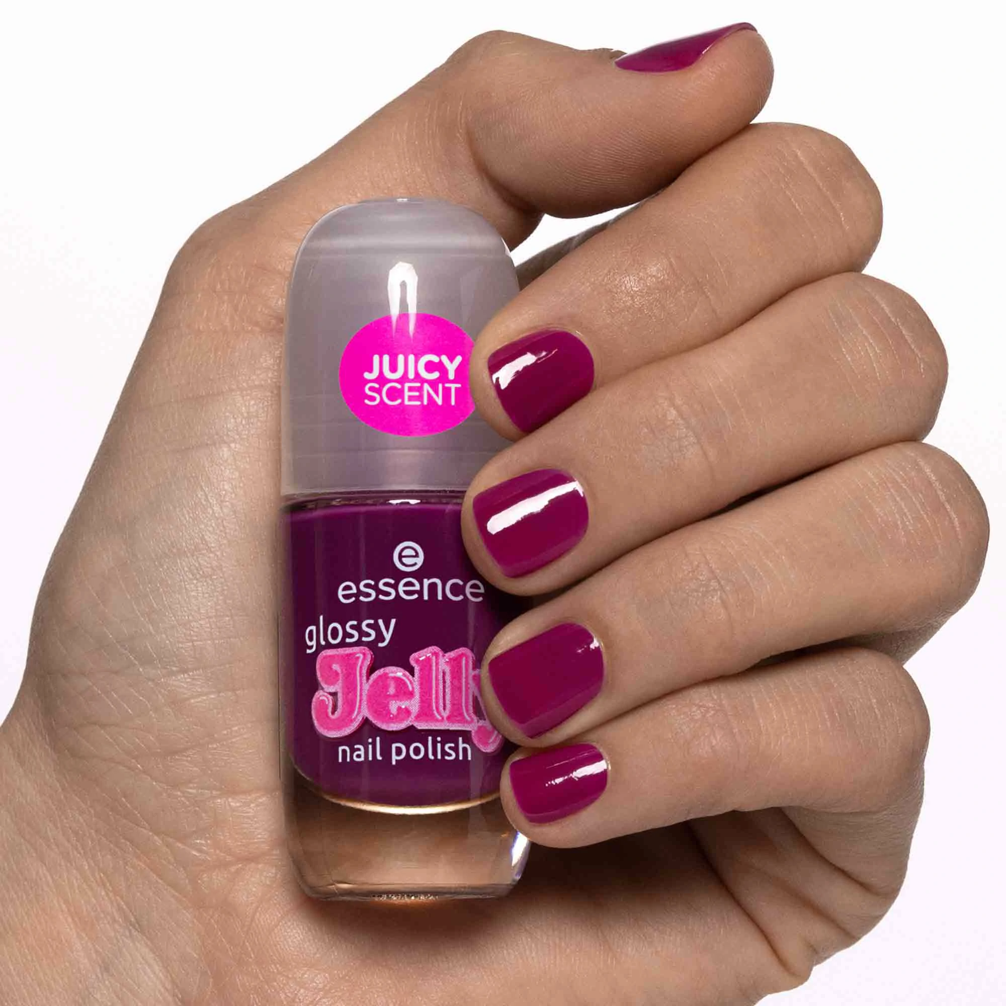 Verniz de unhas Essence cor ameixa com um aroma delicioso e um acabamento altamente brilhante