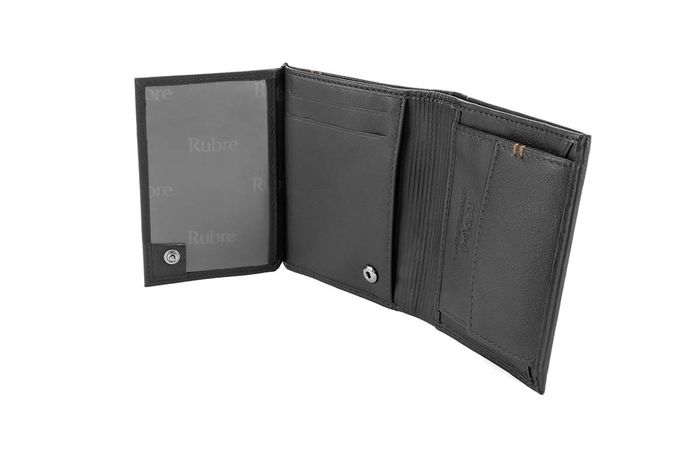 2. R671ES BLACK Leather wallet with zipper and RFID protection. Contains 2 bills folder, 4 credit card slots, 1 for tickets or photos, 2 multiuse compartments and coin pocket. Essencial Collection.