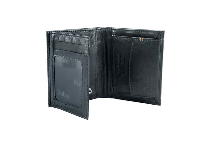 3. R671ES BLACK Leather wallet with zipper and RFID protection. Contains 2 bills folder, 4 credit card slots, 1 for tickets or photos, 2 multiuse compartments and coin pocket. Essencial Collection.