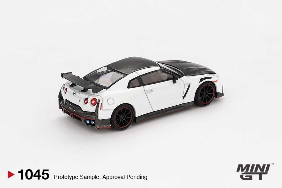 MINI GT Nissan GT-R Nismo 2024 Brilliant White Pearl LHD 1/64 (1045) 3