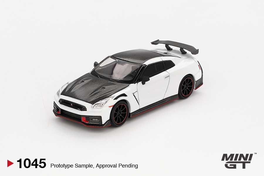 MINI GT Nissan GT-R Nismo 2024 Brilliant White Pearl LHD 1/64 (1045) 1