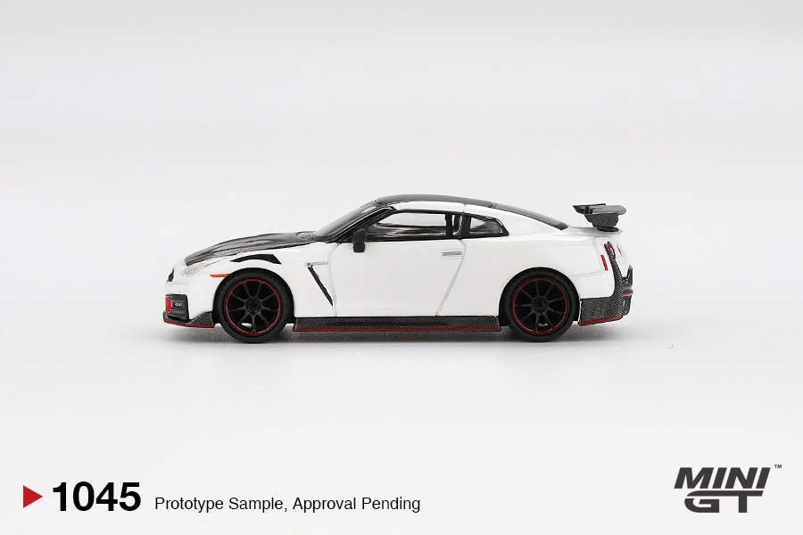 MINI GT Nissan GT-R Nismo 2024 Brilliant White Pearl LHD 1/64 (1045) 2