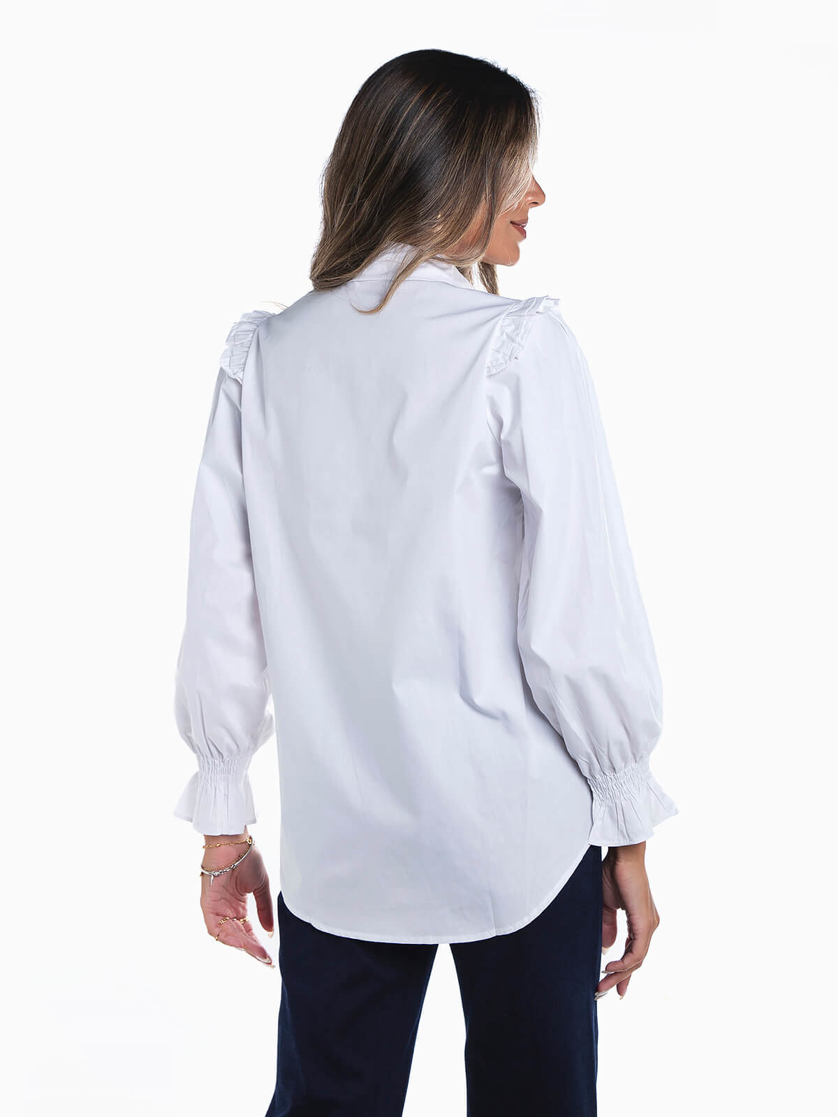 Camisa blanca discount con volante abajo